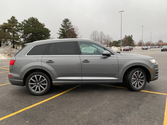 2017 Audi Q7  Premium